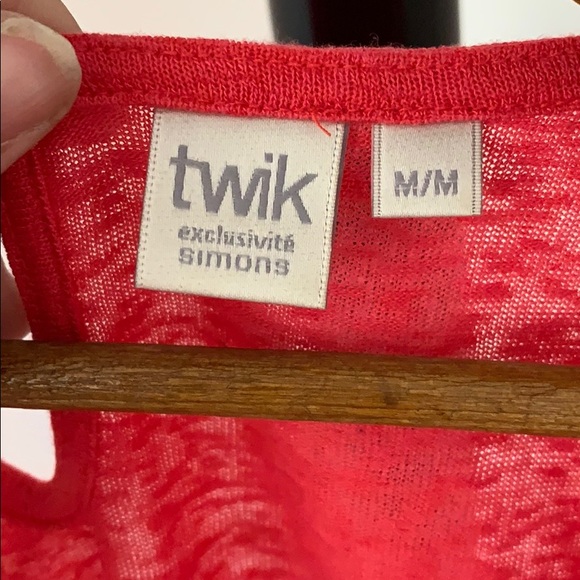 FREE WITH PURCHASE ☀️ Cute pink t-shirt with lace sleeves - Picture 6 of 6